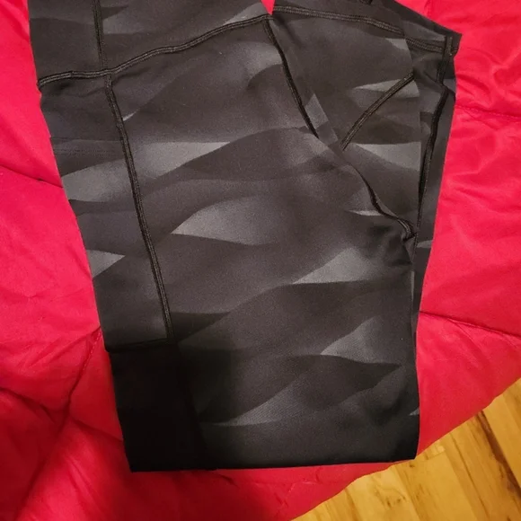NWT Victoria's Secret Black Patterned Leggings - Picture 3 of 3